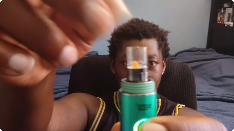 yocan-orbit-2-0-review-replaceable-glass-and-coil-cleaner-design-01.jpg